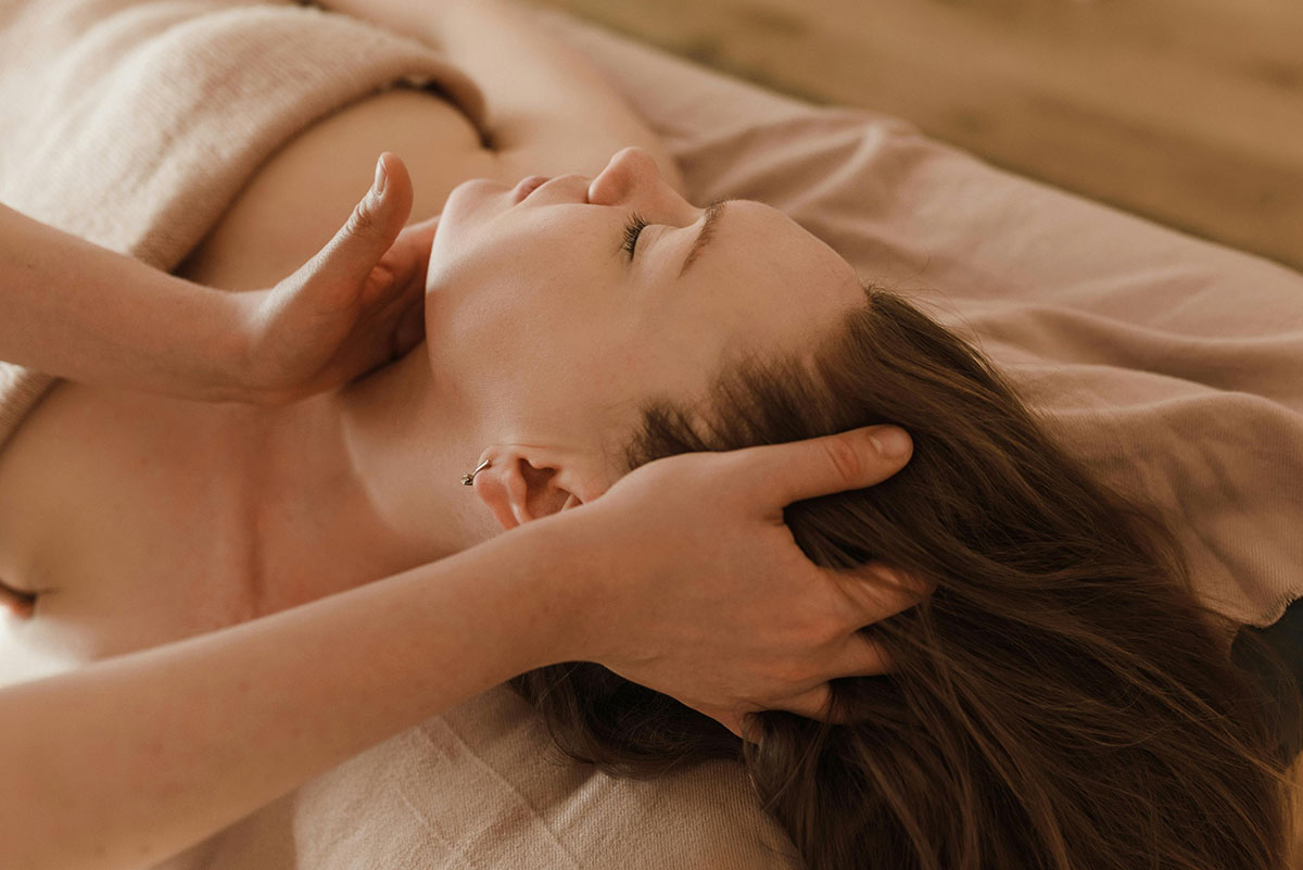 Practitioner applying pressure to reflex points during Taiwanese massage