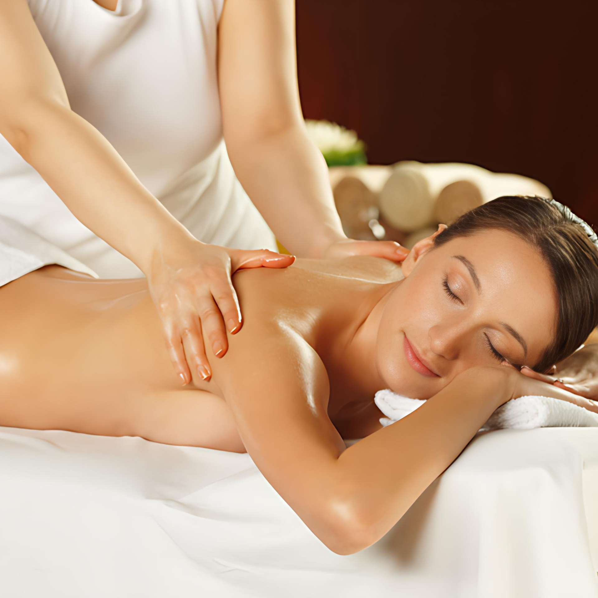 Therapist performing stress relief upper back massage at Vietnamese Zen Zone Papillion – focused on reducing shoulder and neck tension.